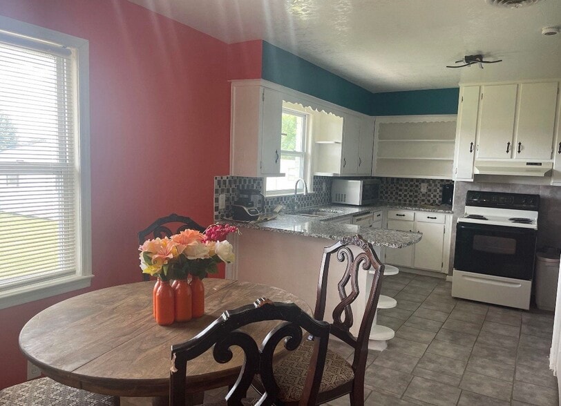 Building Photo - 2725 Blan St