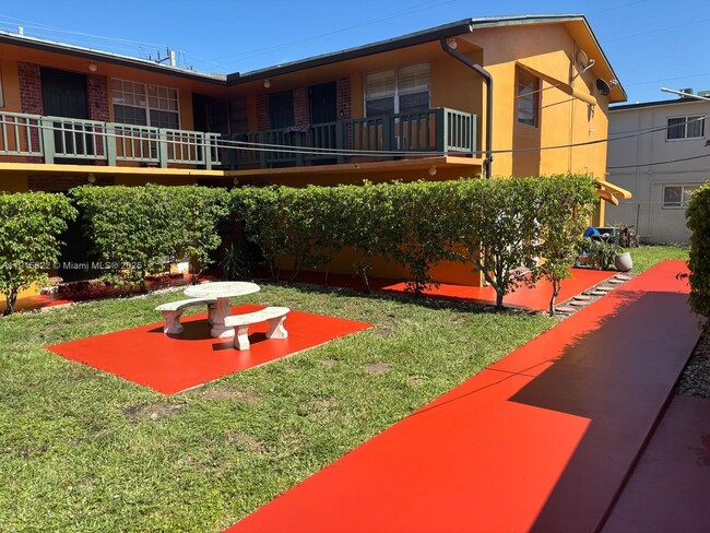 Building Photo - 1702 McKinley St