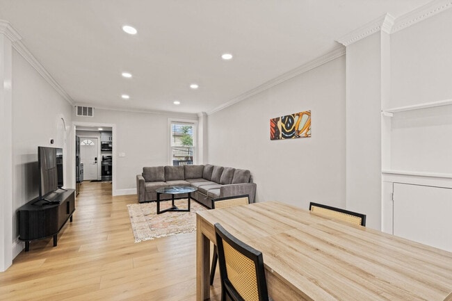 Building Photo - 613 Harvard St NW