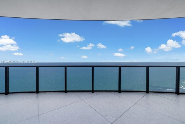 Building Photo - 18555 Collins Ave