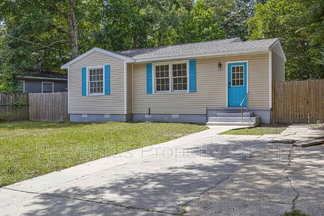 Building Photo - 305 Chaseville St