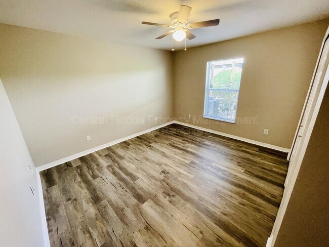 Building Photo - 1514 Sunset Village Blvd