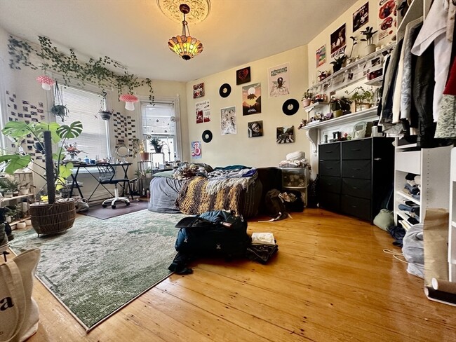 Building Photo - 5 Sachem St
