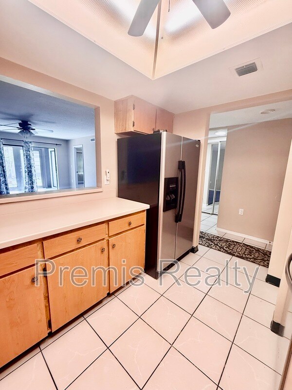 Building Photo - 2400 Winding Creek Blvd
