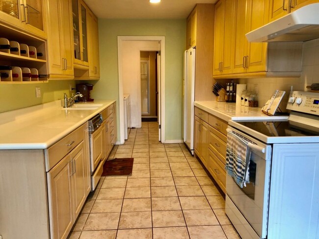 Building Photo - 4711 Calle Reina