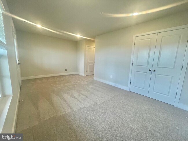 Building Photo - 2264 Marcy Dr