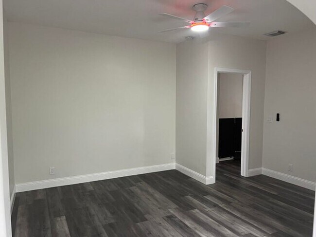 Building Photo - 5076 SW 38th Way