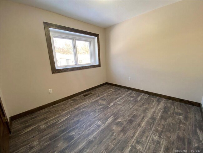 Building Photo - 715 Frenchtown Rd