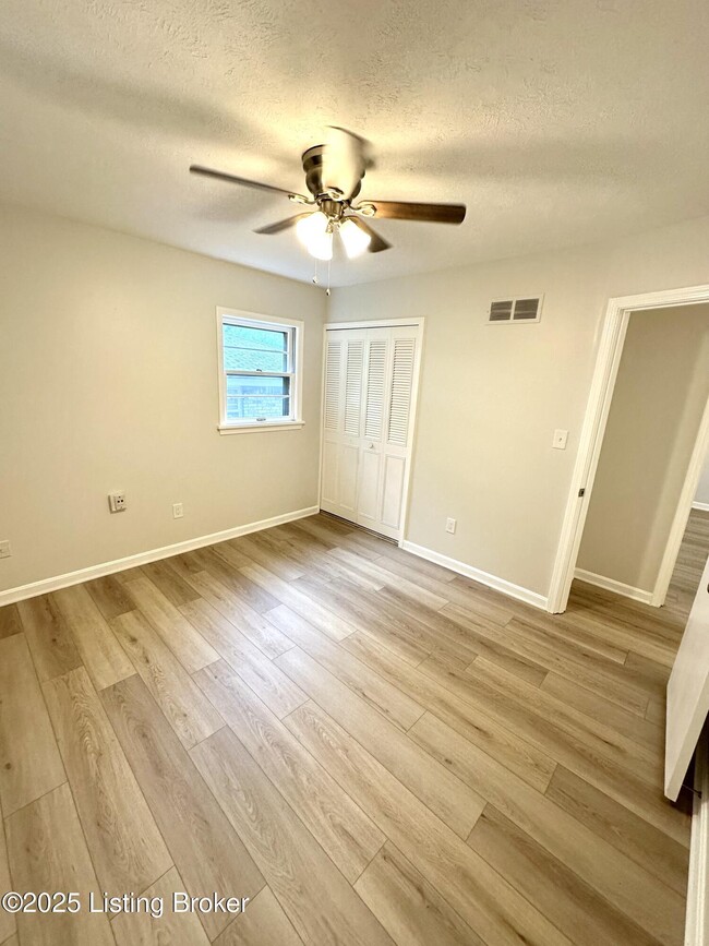 Building Photo - 6203 Lynnchester Dr