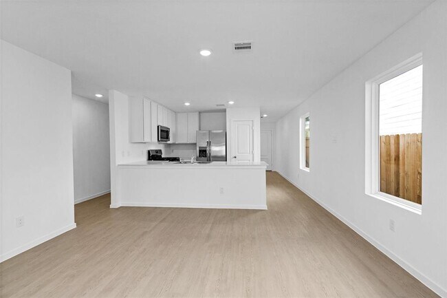Building Photo - 3022 Mallorca Dr