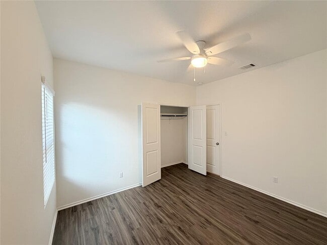Building Photo - 928 Legends Ln