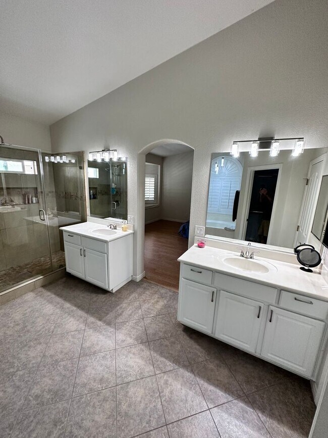 Building Photo - Single Story Home in the Northwest w/ 3 Car Garage