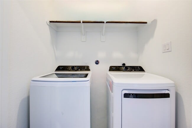 Building Photo - 21255 Doubtful Cyn Dr