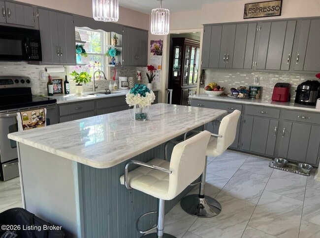 Building Photo - 3012 Lexham Rd