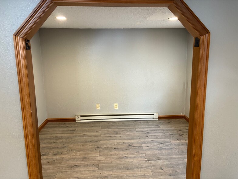 Office - 620 Court St W
