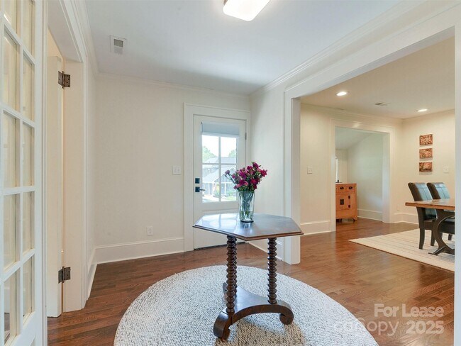 Building Photo - 508 Seldon Dr