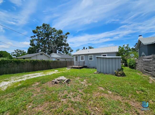 Building Photo - Beautiful 2 Bedrooms 1 Bathroom Home for R...