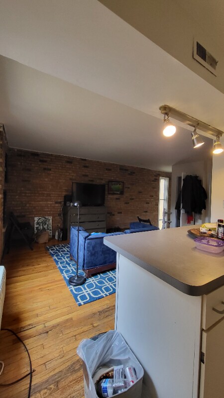 Building Photo - 856 W Lill Ave