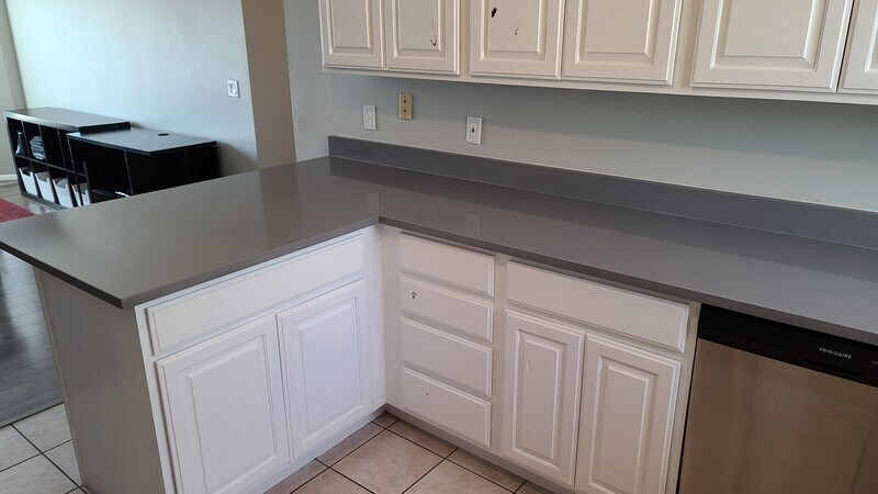 Building Photo - 940 W Red Oaks Dr