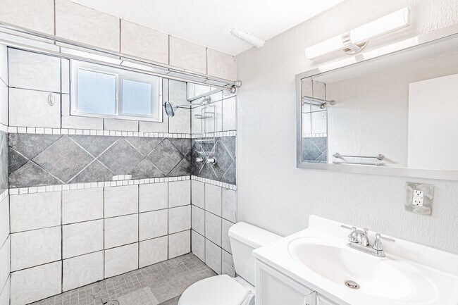 Building Photo - Charming 3BD, 2BA Arvada Home with 2-Car Garage and Yard