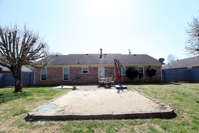 Building Photo - 3  bed, 2 bath home in Smyrna