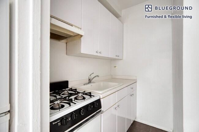 Building Photo - 150 E 39th St