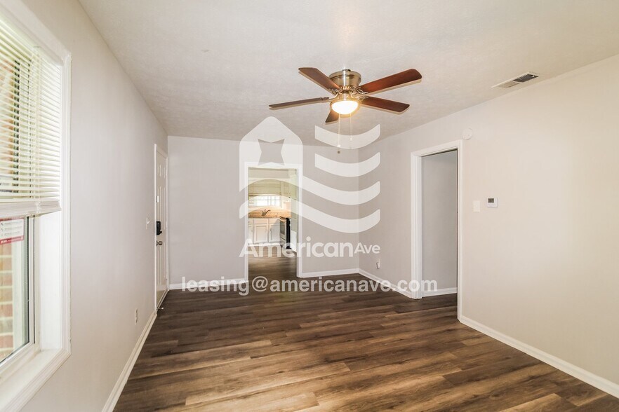 Building Photo - 2227 Danbury Dr