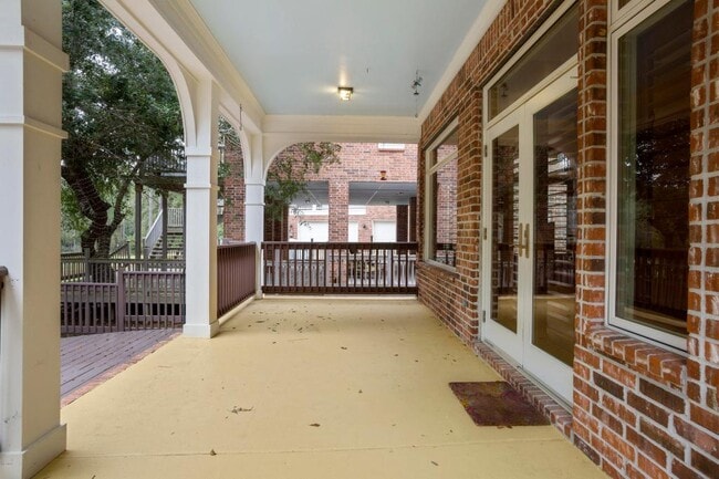 Building Photo - 7516 Pinehurst Ct