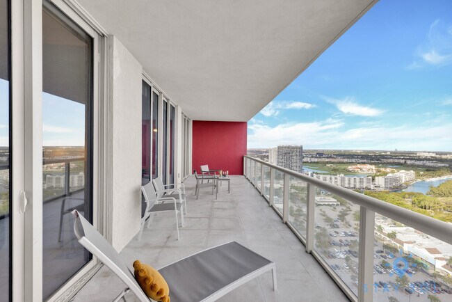 Building Photo - 2602 E Hallandale Beach Blvd
