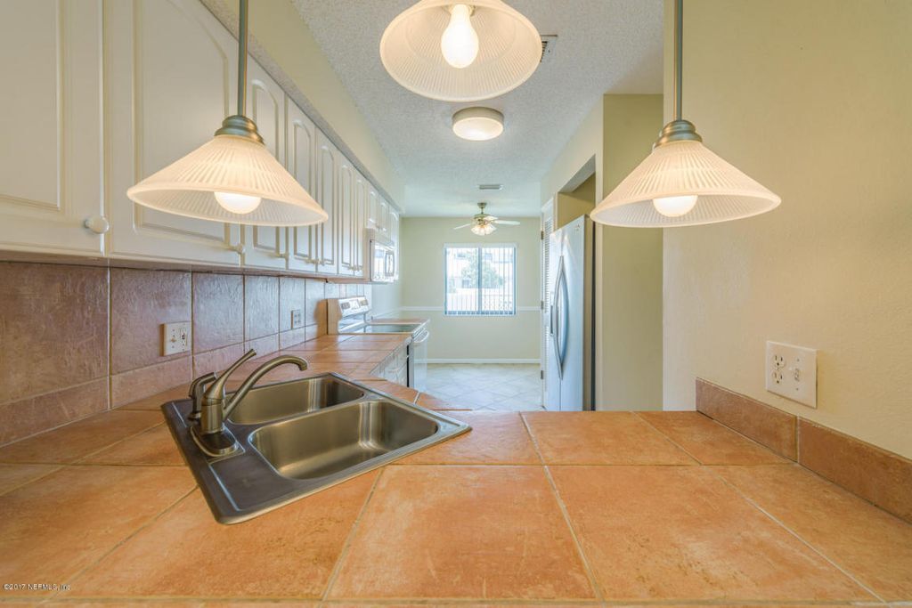 Kitchen - 172 La Pasada Cir S