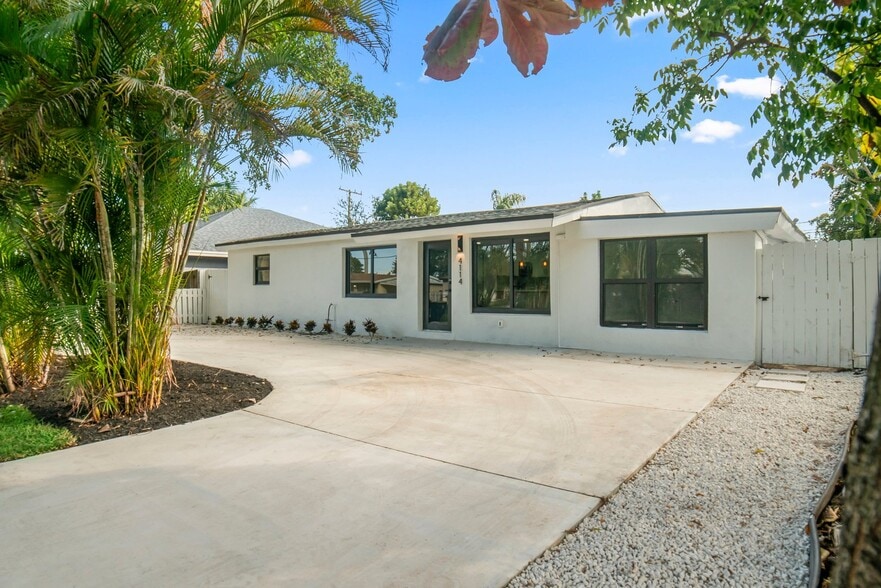 Building Photo - 4114 SW 49th Ct