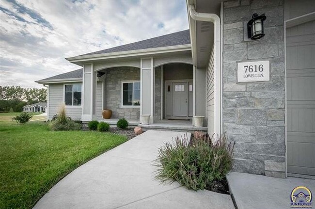 Building Photo - 7616 SW Lowell Ln