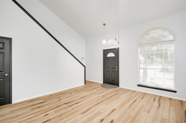 Building Photo - 1917 Windy Park Dr