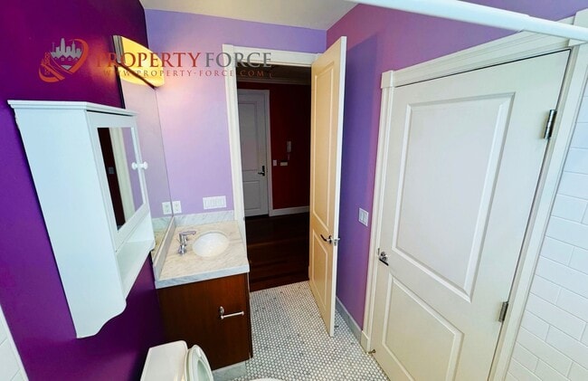 Building Photo - Beautiful 2 Bed 2 bath Available with grea...
