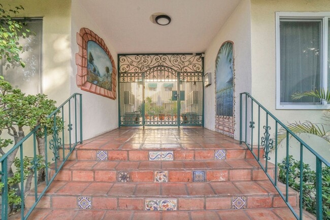 Building Photo - 540 Orlando