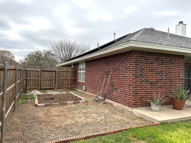 Building Photo - 3570 Grandview Dr