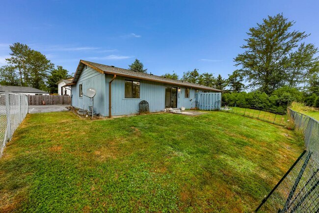 Building Photo - 1806 N 40th Pl
