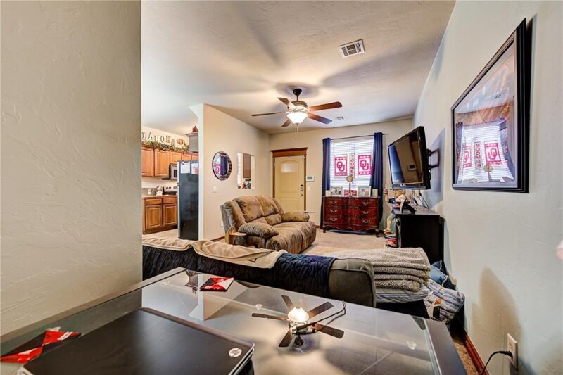 Building Photo - 1812 E Alameda St