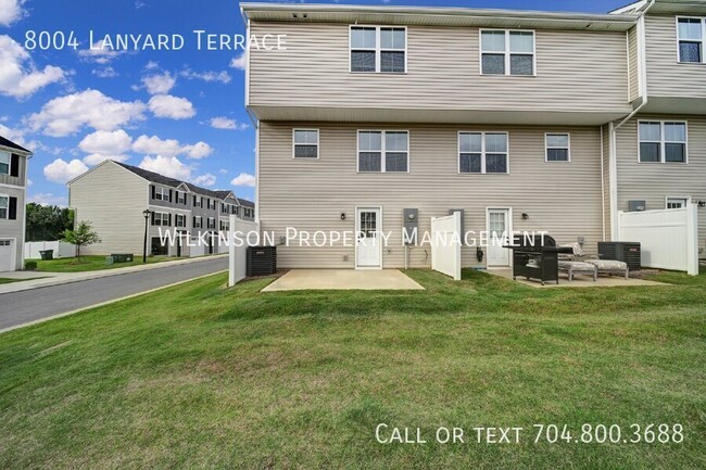 Building Photo - A Lovely 3BR/2.5BTH Transitional Townhome ...