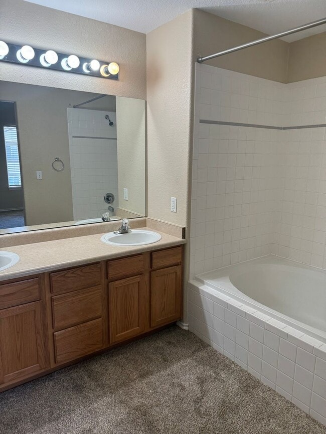 Building Photo - 2 Bedroom 2 Bathroom Condo! NORTHEAST