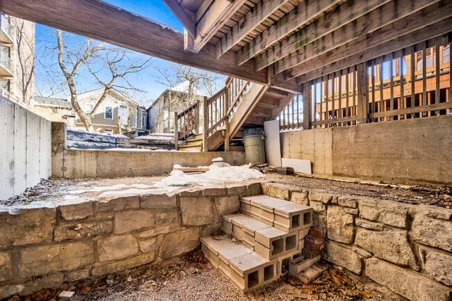 Building Photo - 2329 N Geneva Terrace