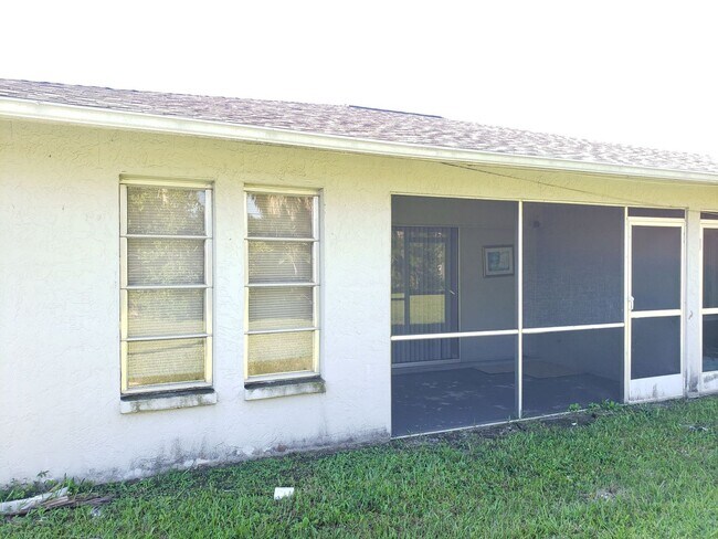 Building Photo - WR-16 Gebel 1101 Duplex