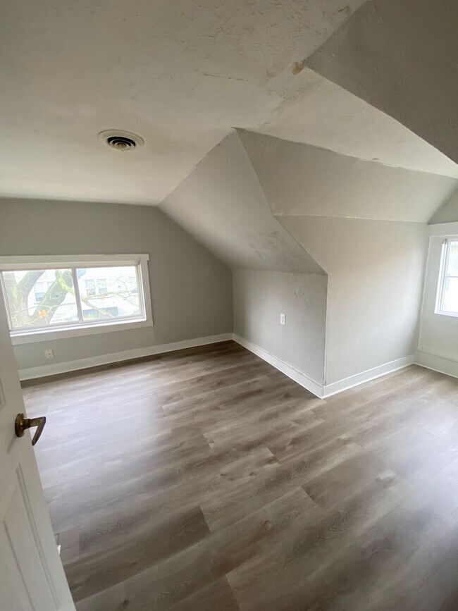 Building Photo - S 2nd Street