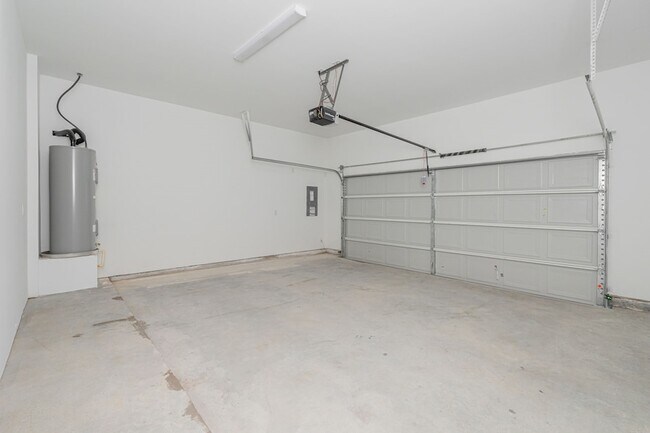 Building Photo - 2227 Adena Spgs Dr