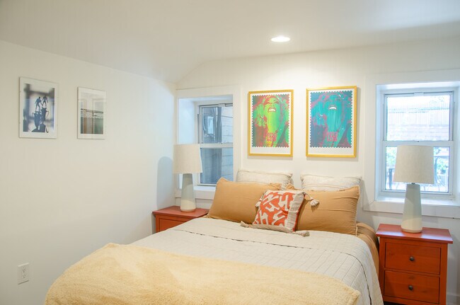 Building Photo - 124 Covert St