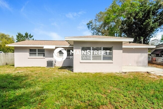 Building Photo - 4 Bedroom Pet-Friendly Home in Winter Haven, FL with Main Street Renewal