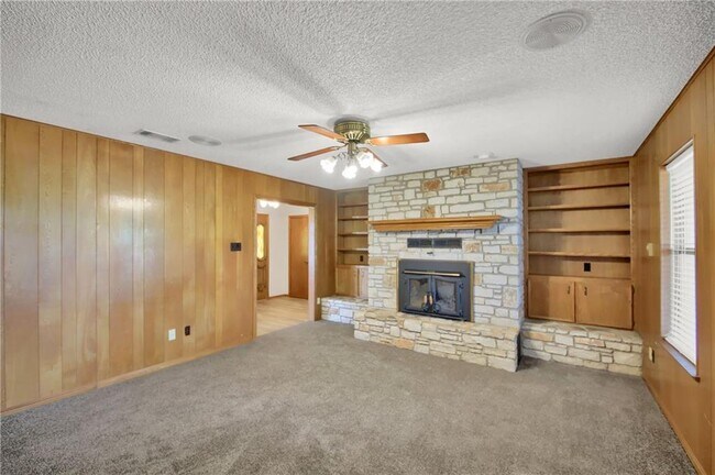 Building Photo - 16029 Dessau Rd