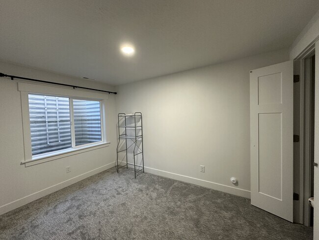 Building Photo - 1973 Park Rim Way