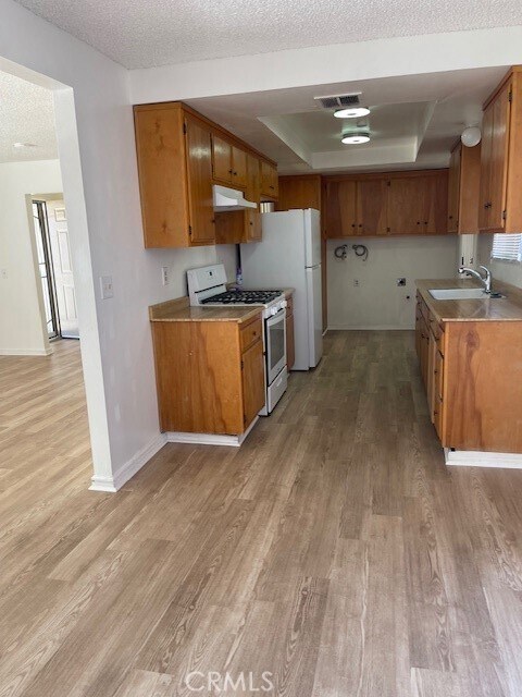 Building Photo - 876 W Whittier Ave