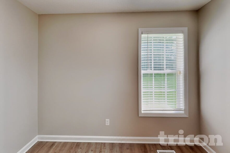 Building Photo - 2112 McKinnon Dr